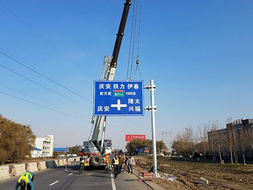 中卫中卫道路护栏网网片该如何进行正确的选购呢？